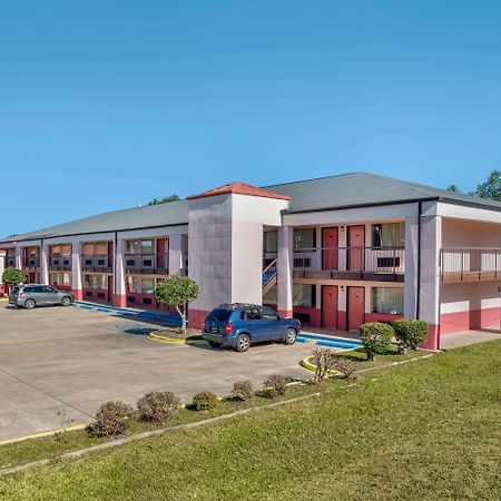 פורסט Econo Lodge Inn & Suites מראה חיצוני תמונה