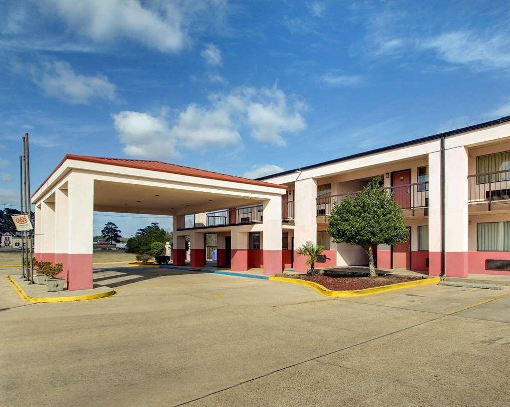 פורסט Econo Lodge Inn & Suites מראה חיצוני תמונה